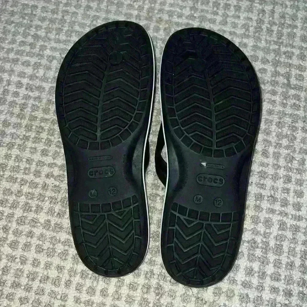 Crocs Crocband Flip Flops Black White Unisex Size M12 W14 Sandals - Picture 5 of 8